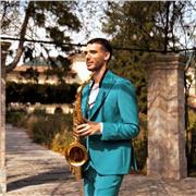 Sassofonista, Diplomato al Conservatorio di Milano  G. Verdi  impartisce lezioni di Improvvisazione Jazz e Sassofono a tutti